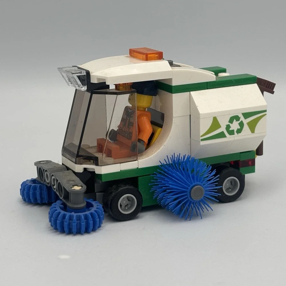 LEGO CITY Lot Street Sweeper Minifigure 60249